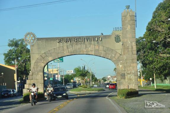 Chegando à cidade de Rio Grande, importante porto no litoral do Rio Grande do Sul